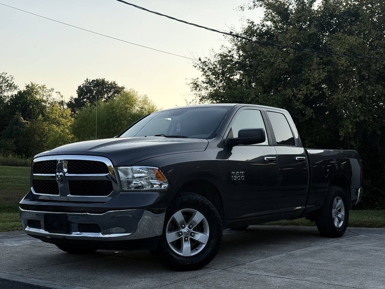 Used 2017 RAM 1500 Classic SLT AWD/4WD image 2
