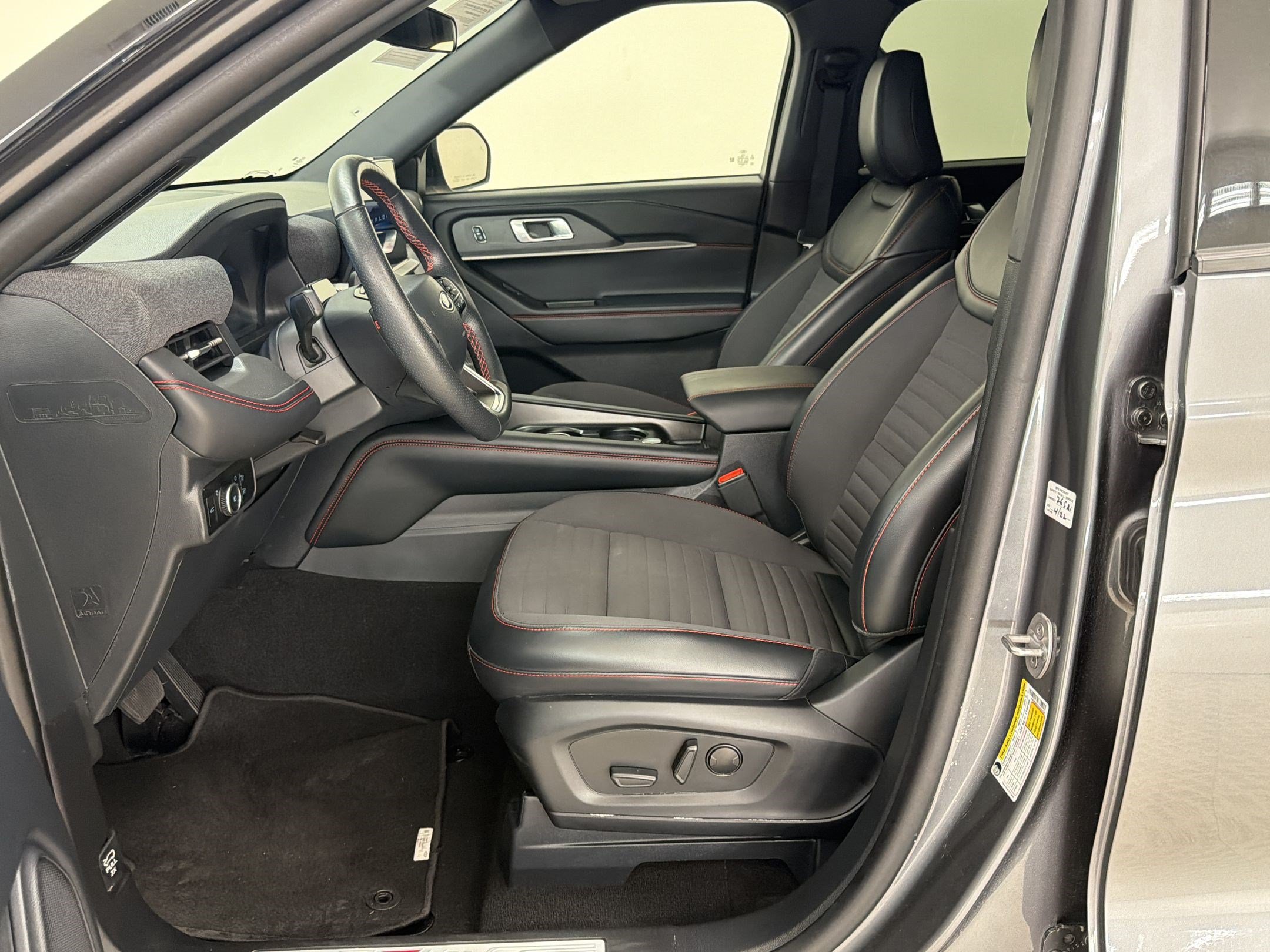 Certified 2025 Ford Explorer ST-Line w/ ST-Line Street Pack AWD/4WD image 5