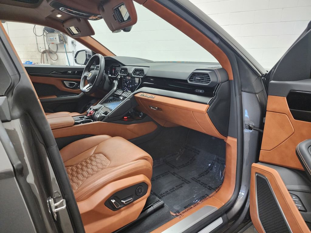 Used 2022 Lamborghini Urus image 36