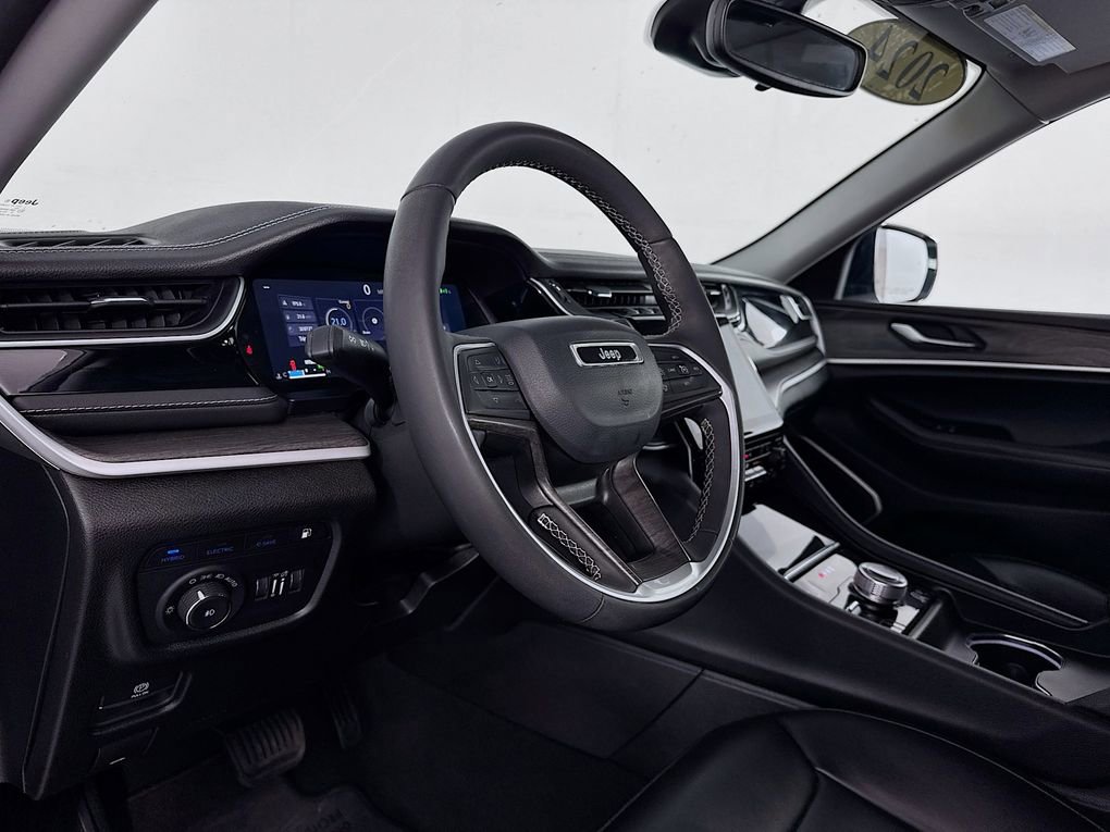 Used 2024 Jeep Grand Cherokee Limited 4xe image 11