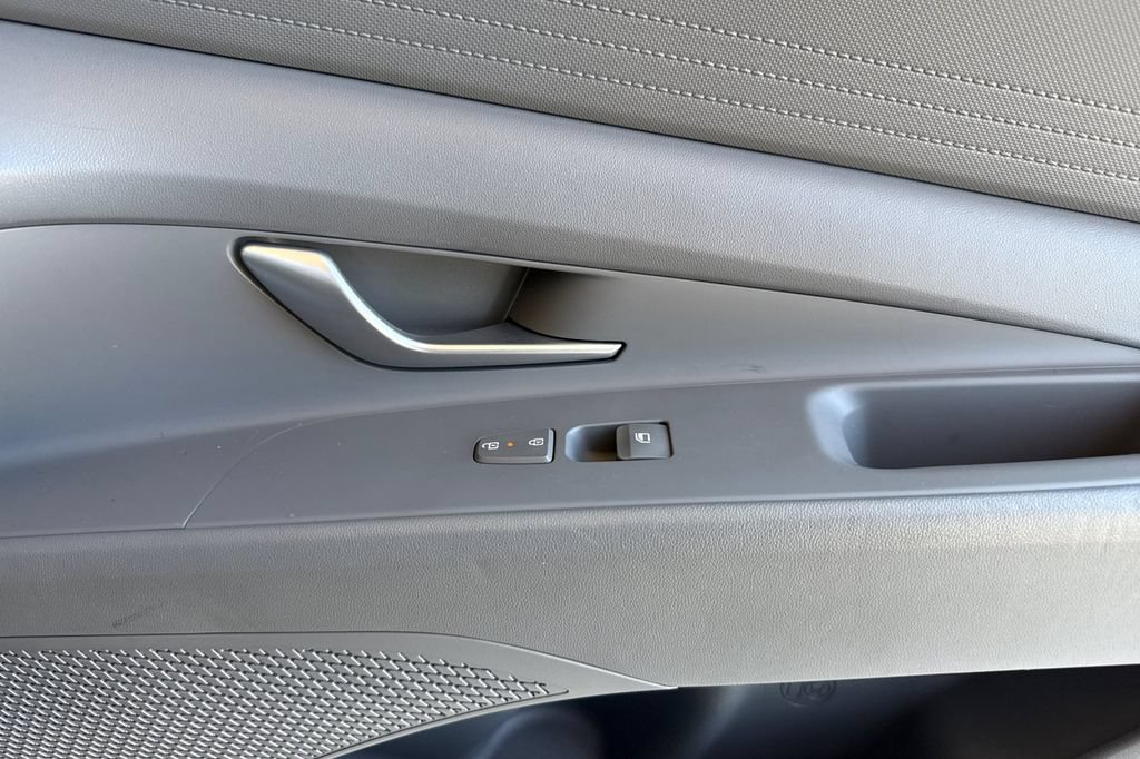 Used 2024 Hyundai Elantra Blue FWD image 19
