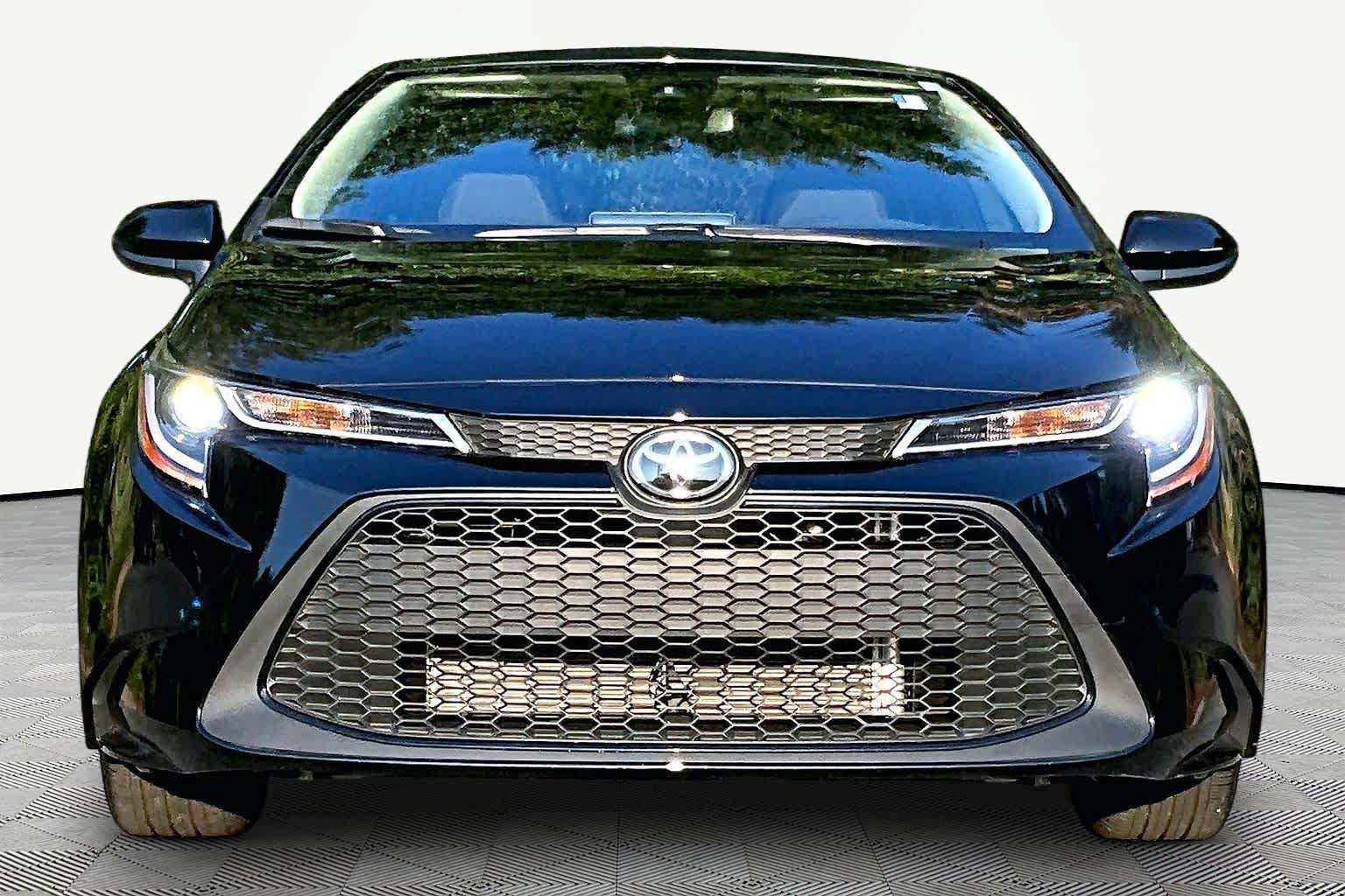 Certified 2022 Toyota Corolla LE FWD image 4