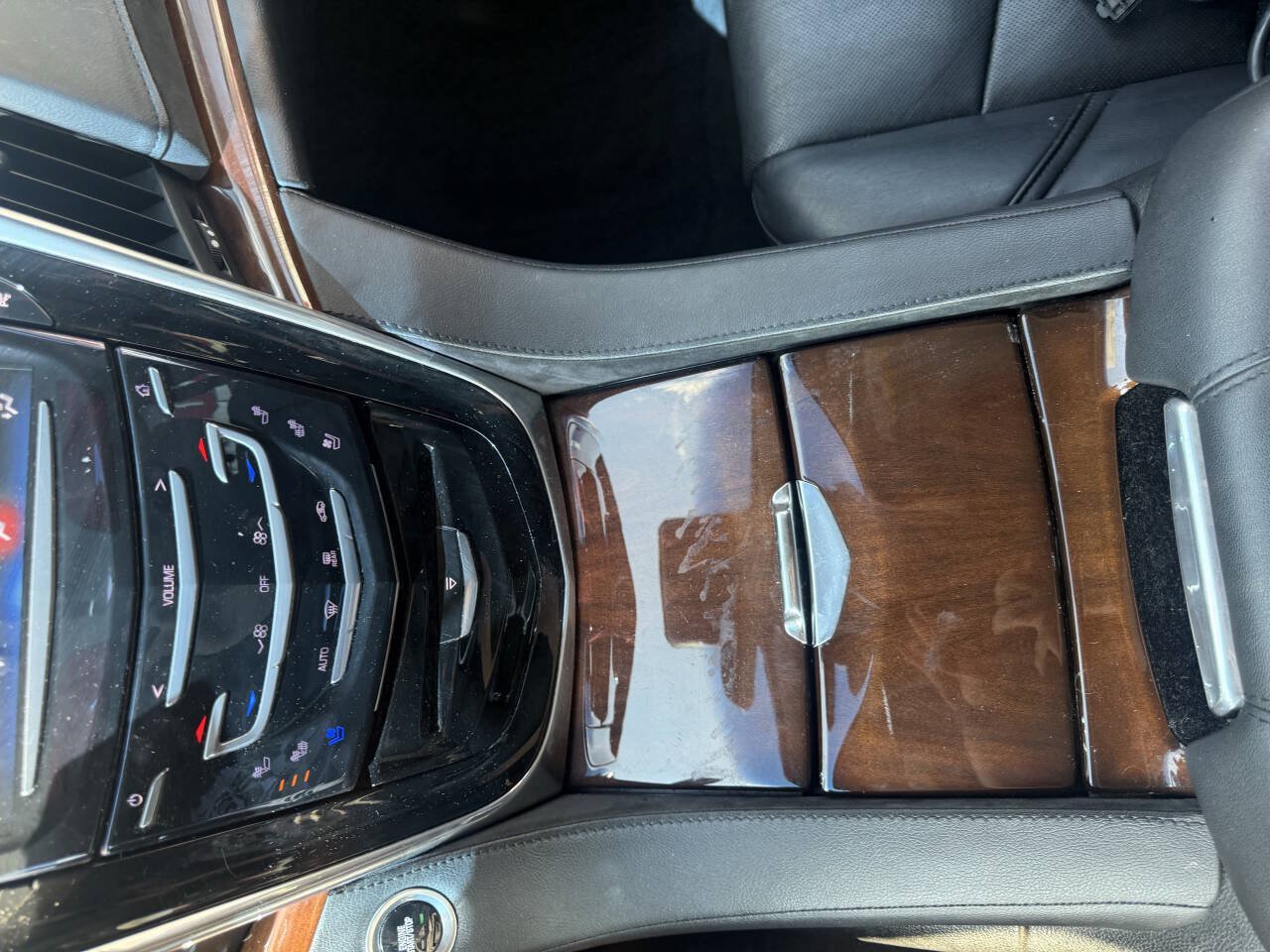Used 2017 Cadillac Escalade Luxury AWD/4WD image 14