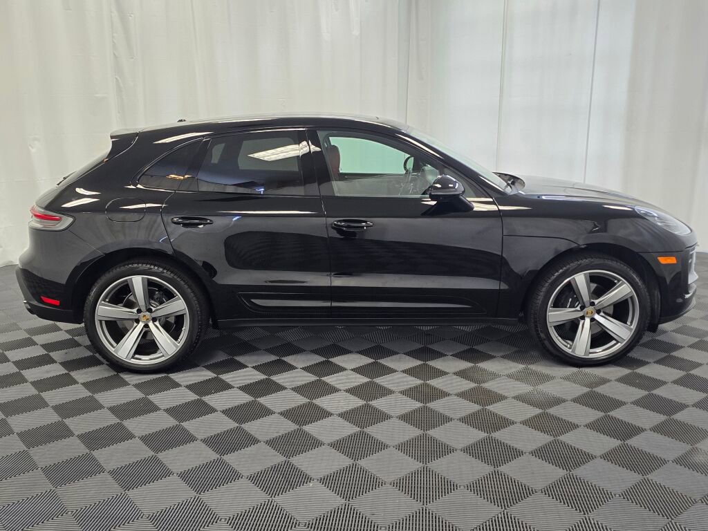 Certified 2024 Porsche Macan image 8