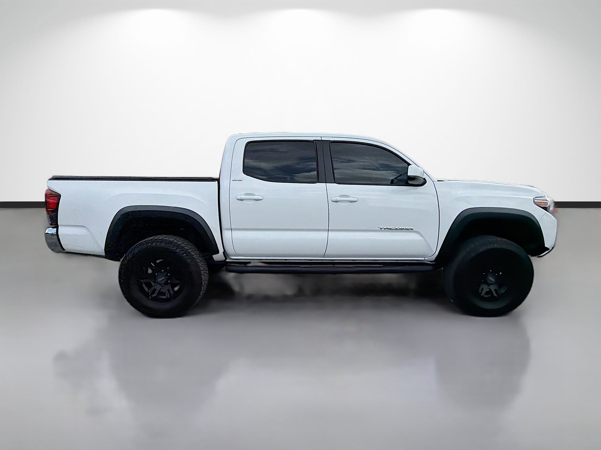 Used 2019 Toyota Tacoma SR5 RWD image 2