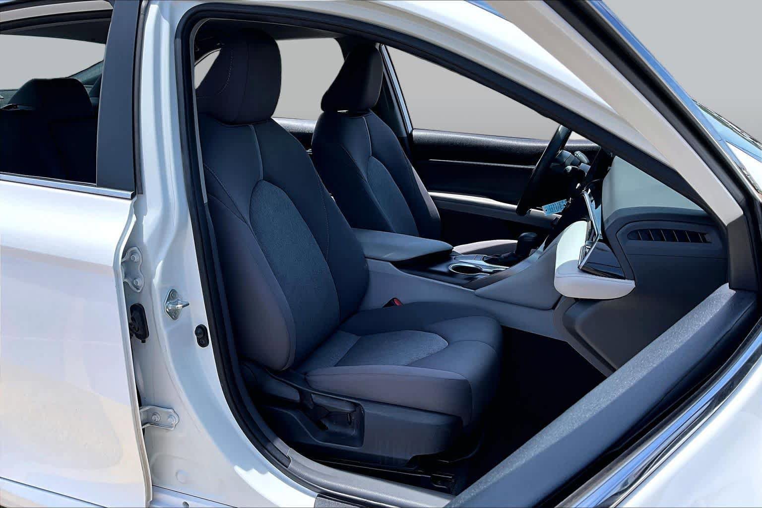 Used 2022 Toyota Camry LE FWD image 9