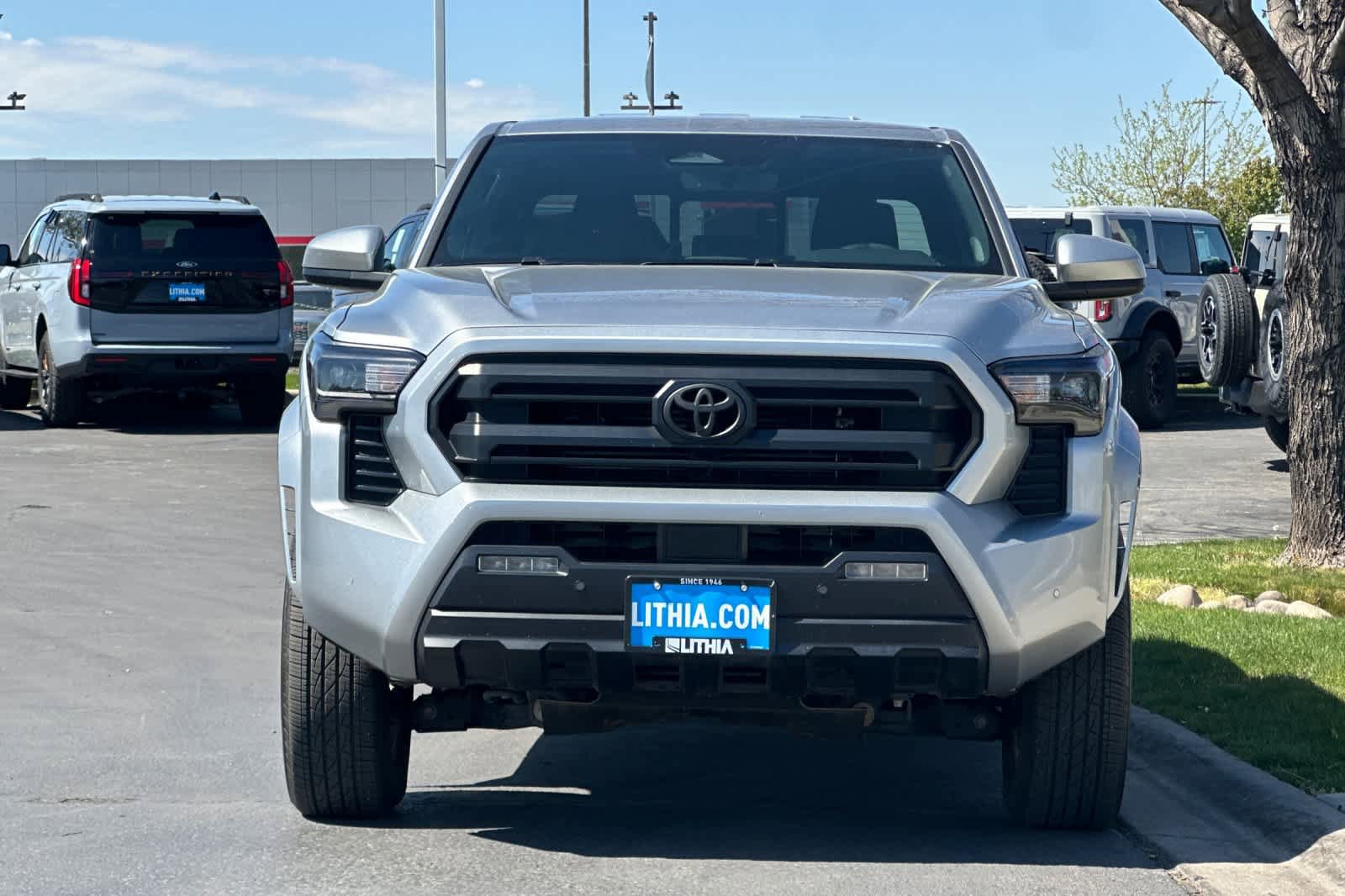 Used 2024 Toyota Tacoma SR5 AWD/4WD image 10