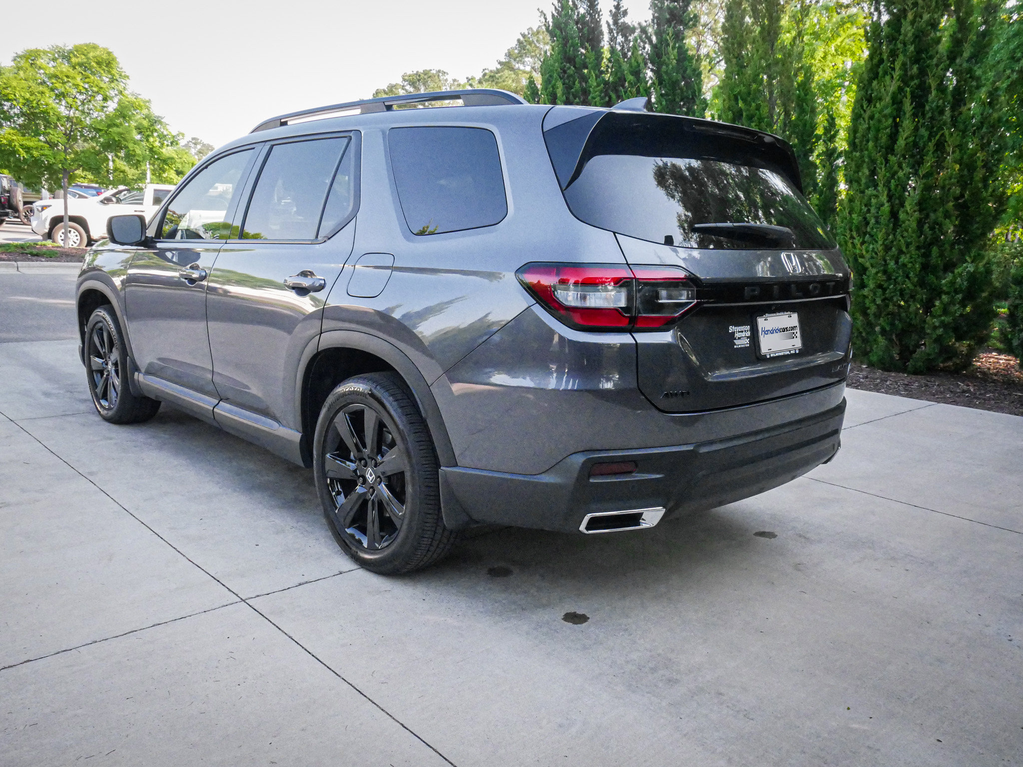 Certified 2025 Honda Pilot Black Edition image 8