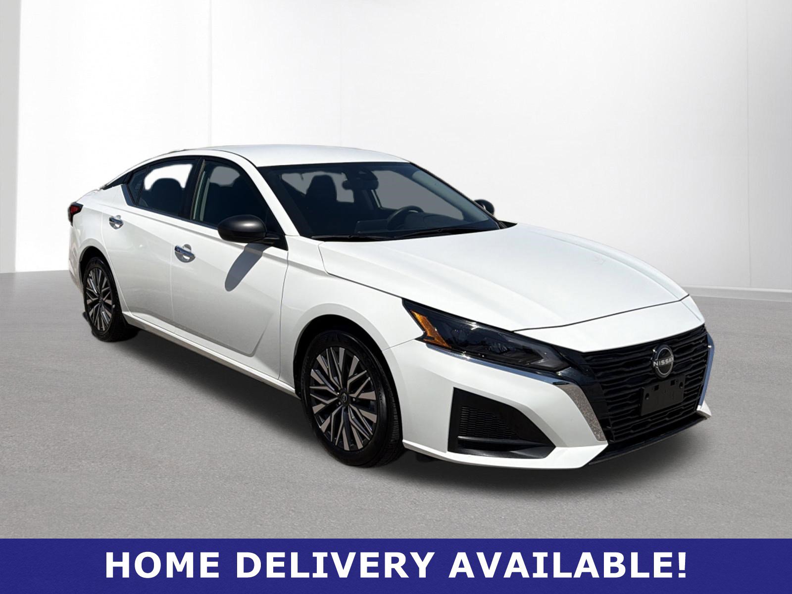 Used 2025 Nissan Altima 2.5 SV FWD image 1