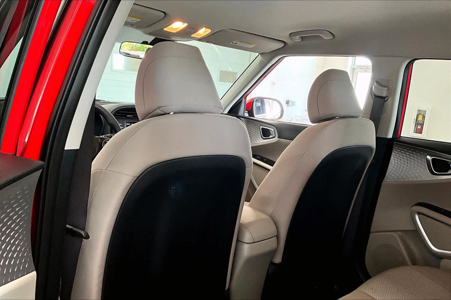 Used 2023 Kia Soul LX w/ LX Technology Package FWD image 10