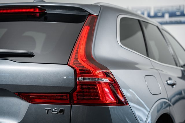 Used 2020 Volvo XC60 T6 Momentum image 7