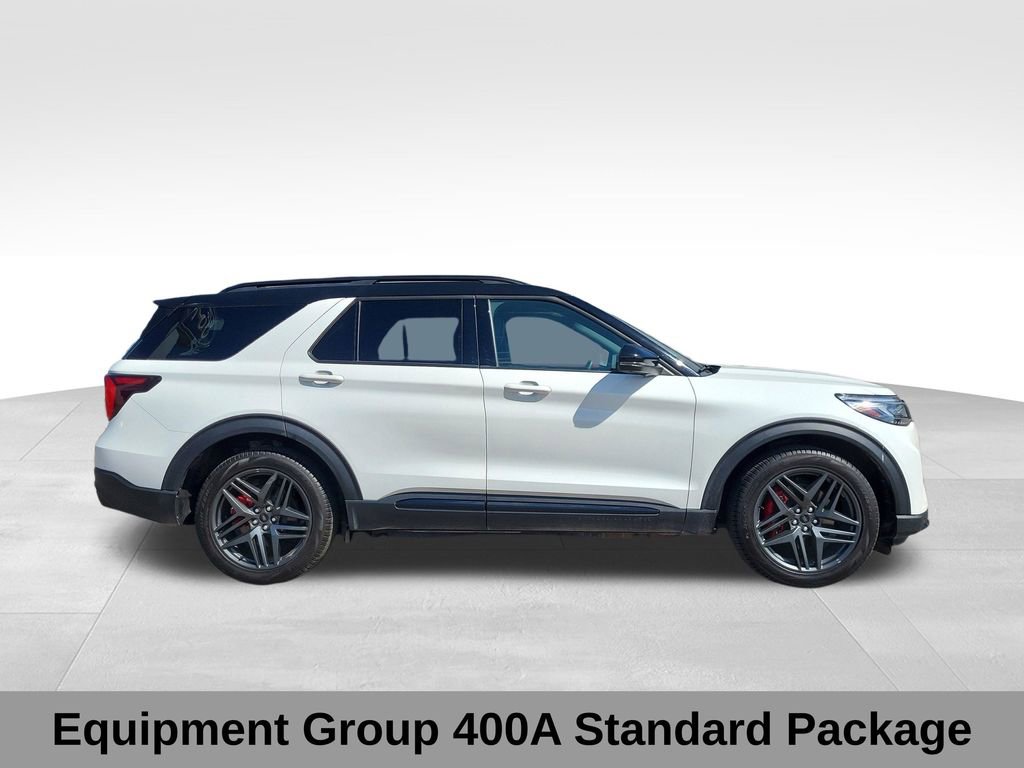 Used 2025 Ford Explorer ST AWD/4WD image 3