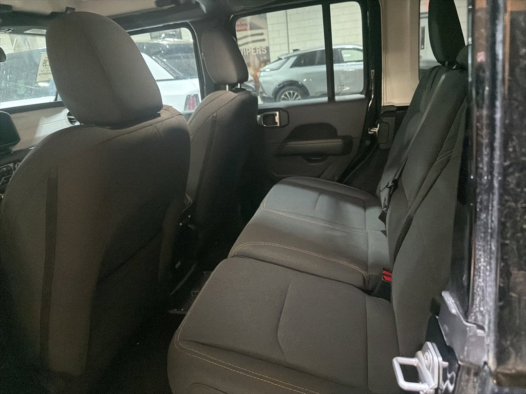 Used 2025 Jeep Wrangler Unlimited Sahara w/ Safety Group image 7