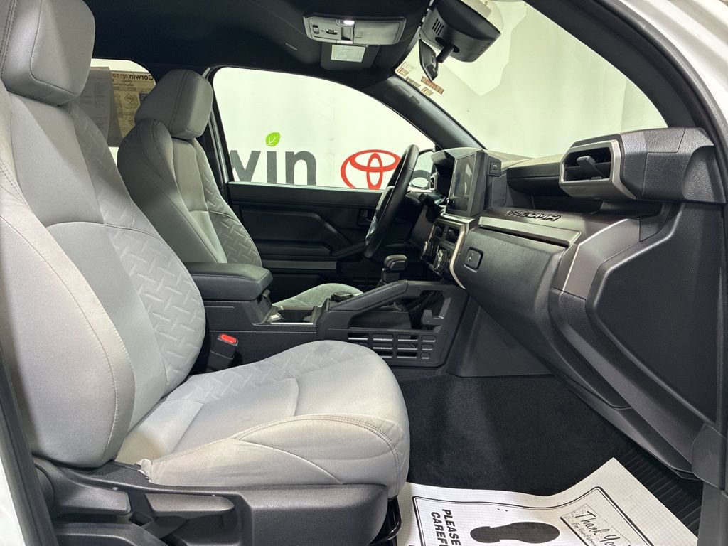 Used 2024 Toyota Tacoma SR5 AWD/4WD image 12