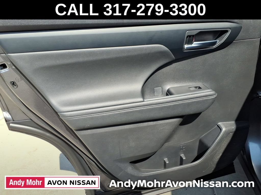 Used 2024 Toyota Highlander XLE AWD/4WD image 35