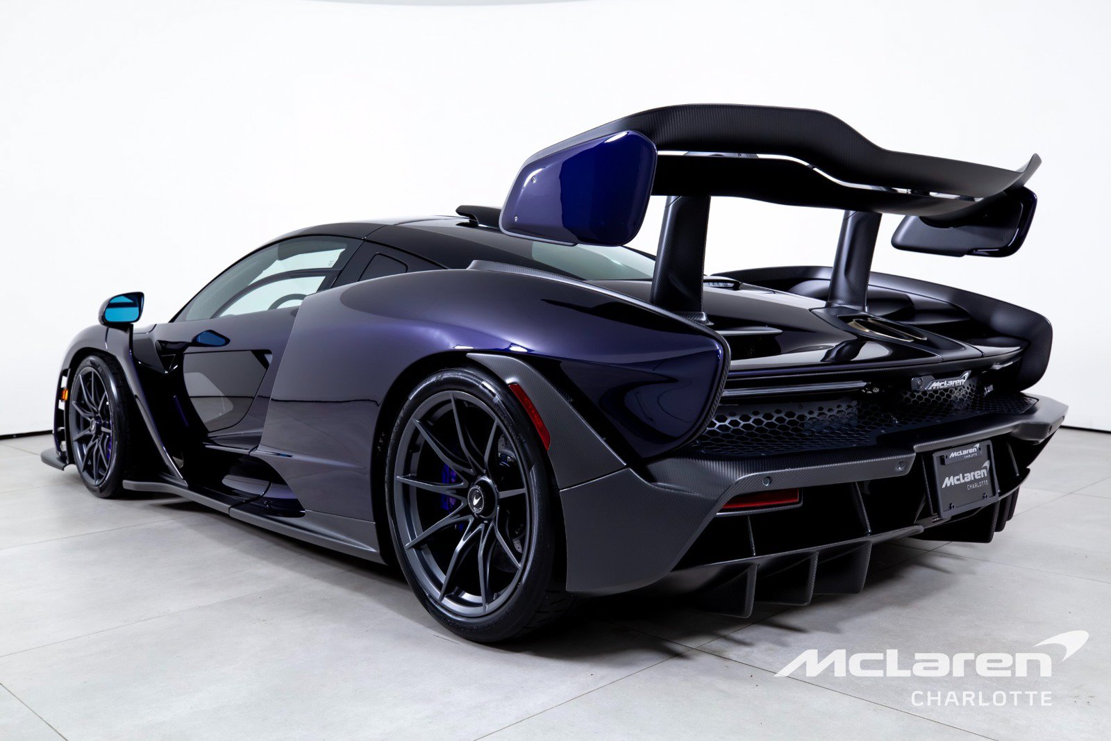 Used 2019 McLaren Senna RWD image 7