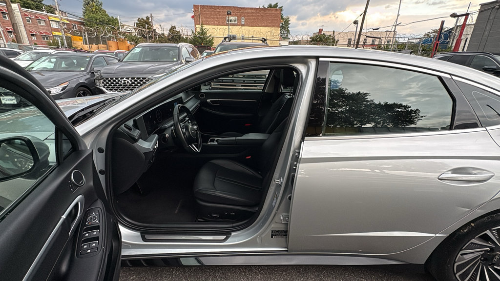 Used 2025 Hyundai Sonata Limited FWD image 12