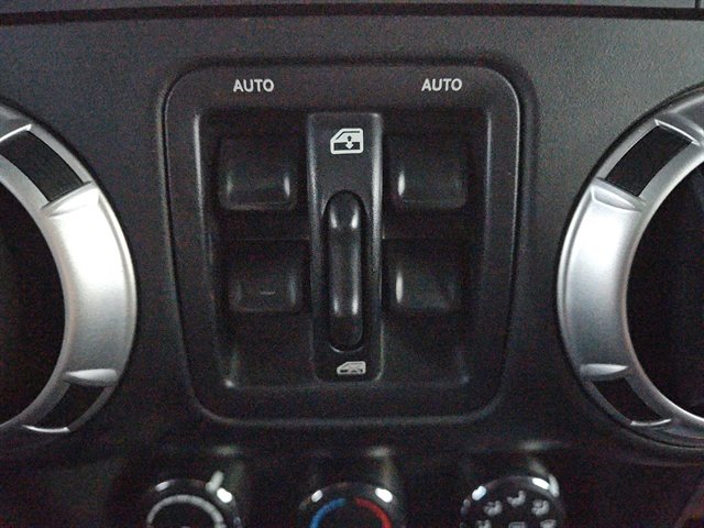 Used 2015 Jeep Wrangler Unlimited Sahara w/ Connectivity Group image 34