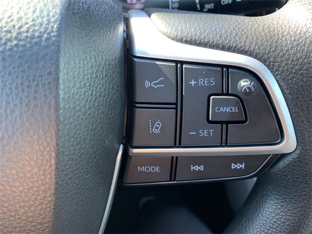 Certified 2023 Toyota Highlander L image 28