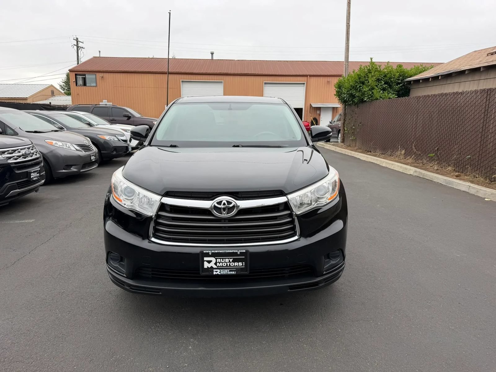 Used 2014 Toyota Highlander LE AWD/4WD image 2