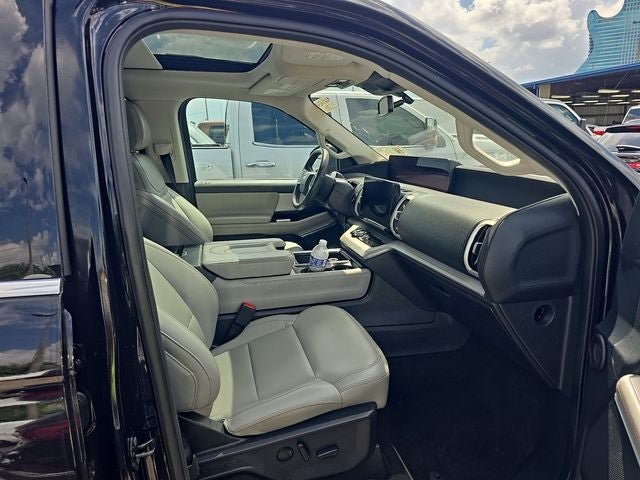 Used 2025 Ford Expedition Active AWD/4WD image 9