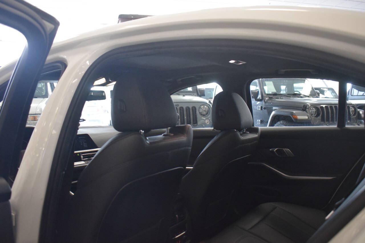 Used 2019 BMW 330i Sedan w/ Driving Assistance Package RWD image 53
