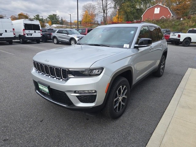 New 2025 Jeep Grand Cherokee Limited image 3