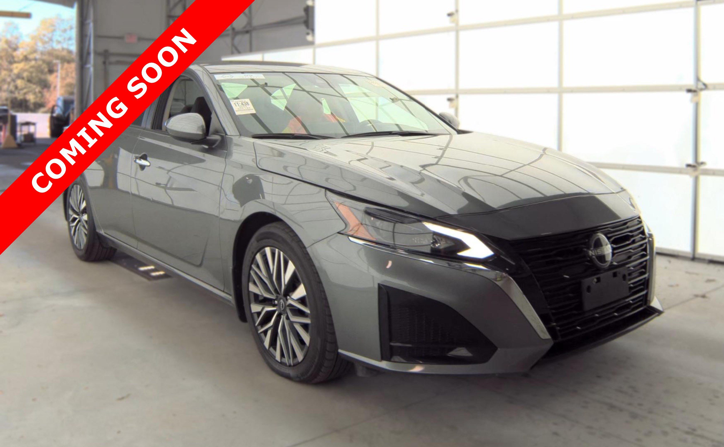 Used 2024 Nissan Altima 2.5 SV w/ SV Premium Package FWD image 3