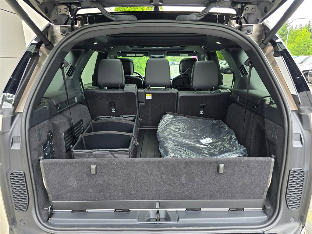 New 2025 Land Rover Discovery Dynamic SE image 28