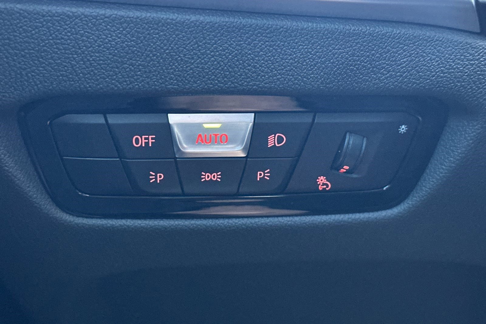 Certified 2025 BMW 230i Coupe w/ Convenience Package image 36