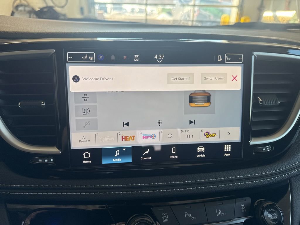 New 2026 Chrysler Pacifica Select FWD image 25