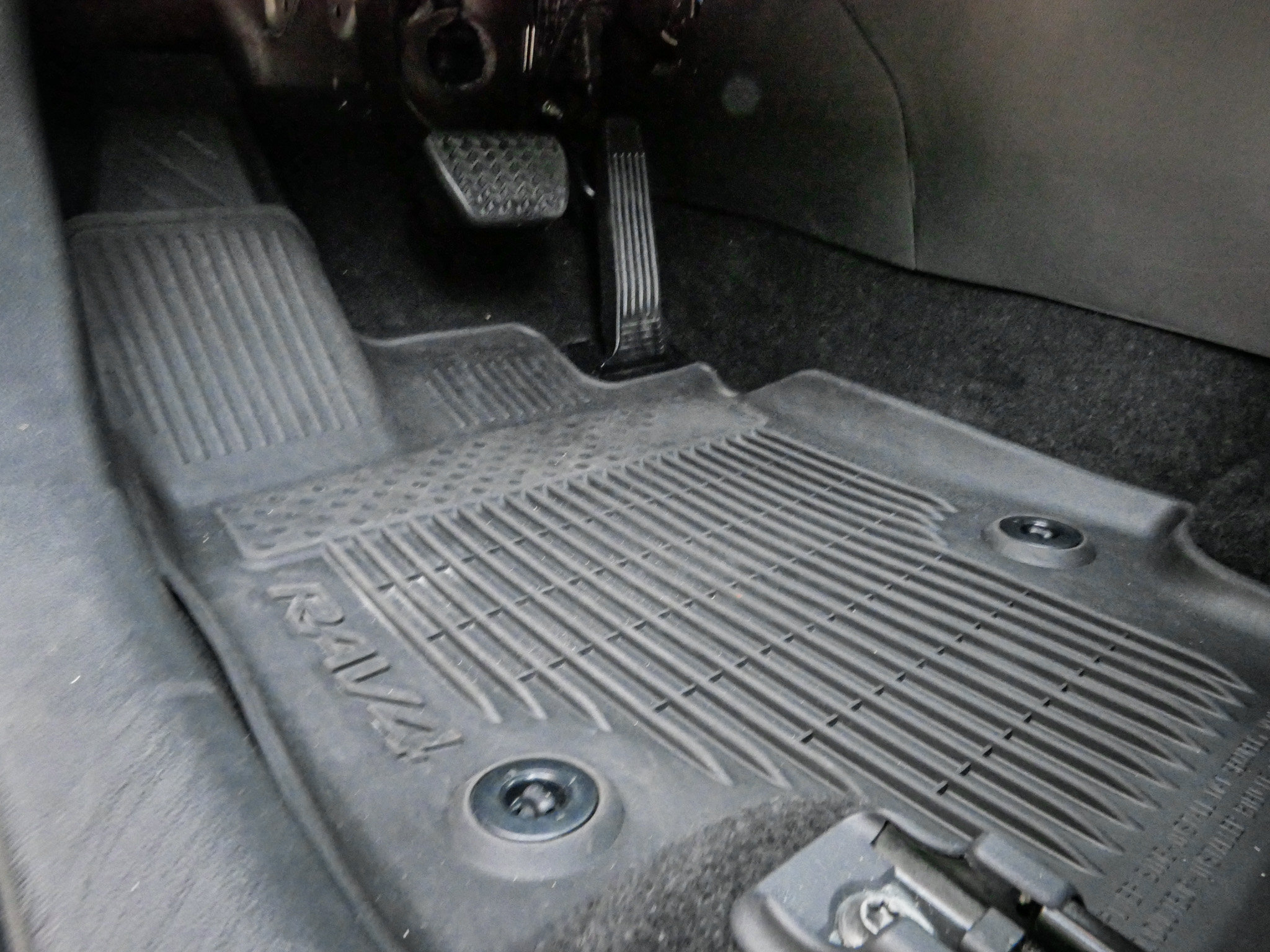 Used 2024 Toyota RAV4 XLE FWD image 17