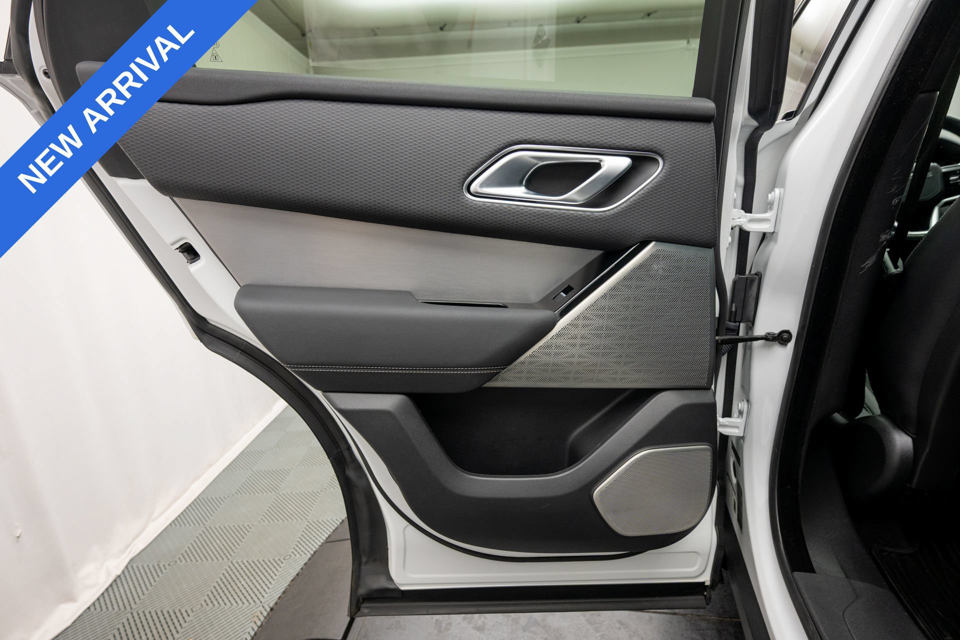 Used 2022 Land Rover Range Rover Velar R-Dynamic S AWD/4WD image 24