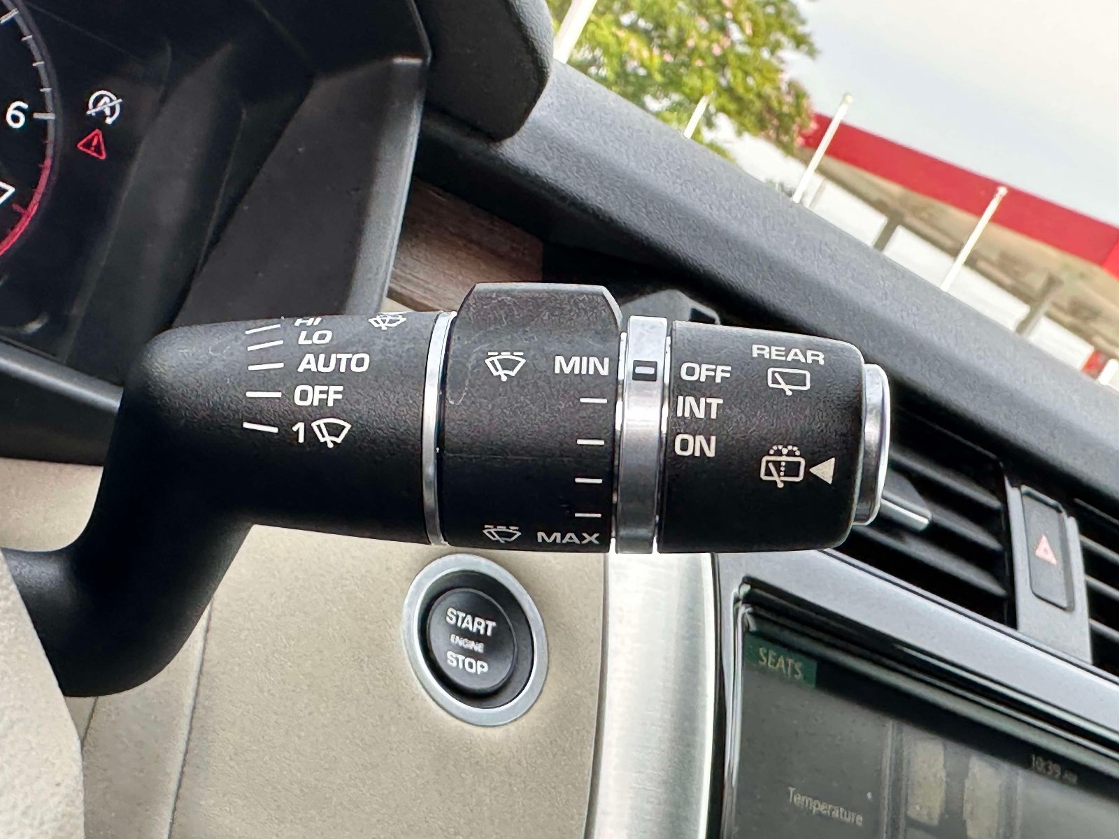 Used 2020 Land Rover Discovery HSE AWD/4WD image 16