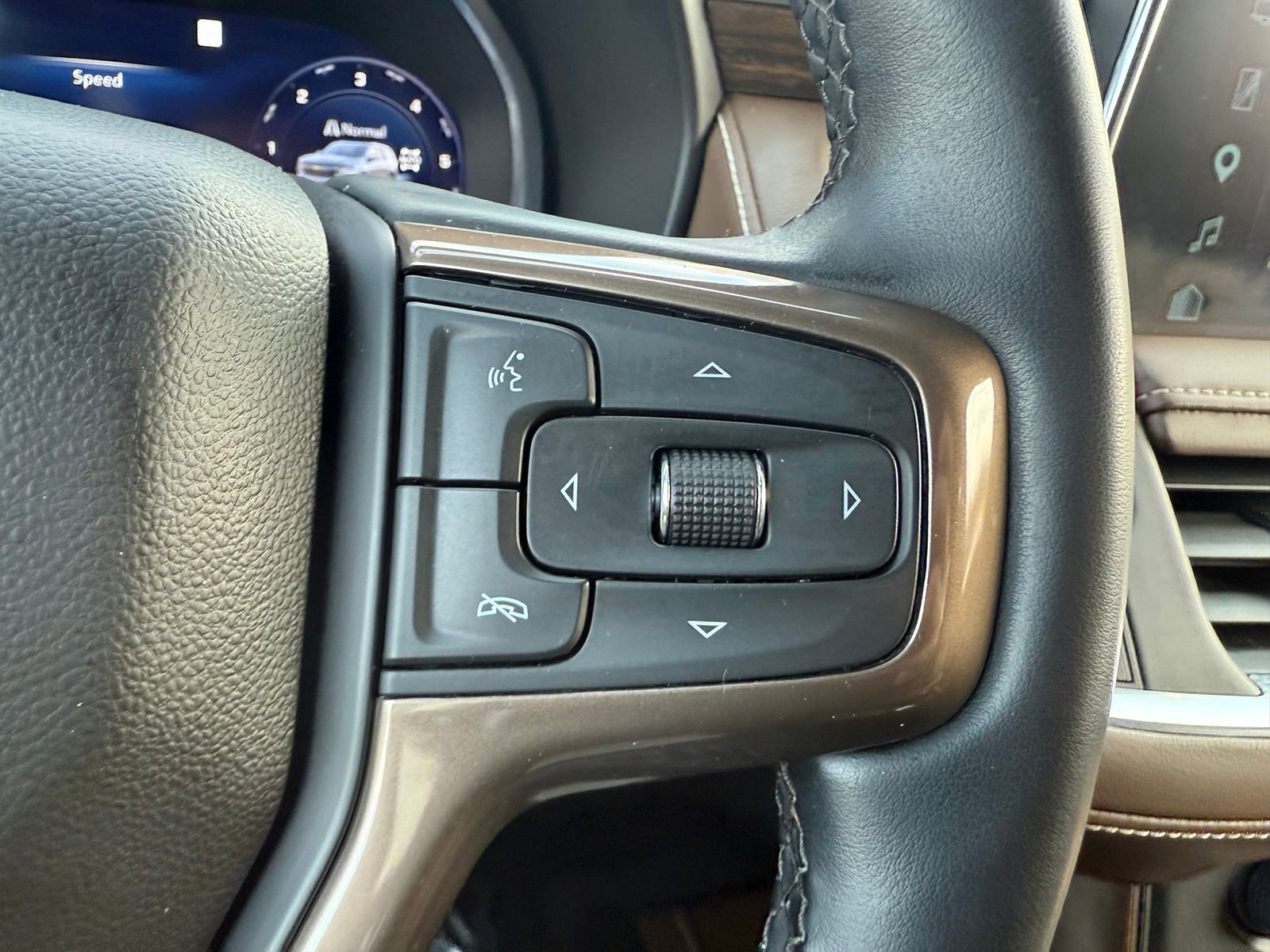 Used 2023 Chevrolet Suburban High Country image 34