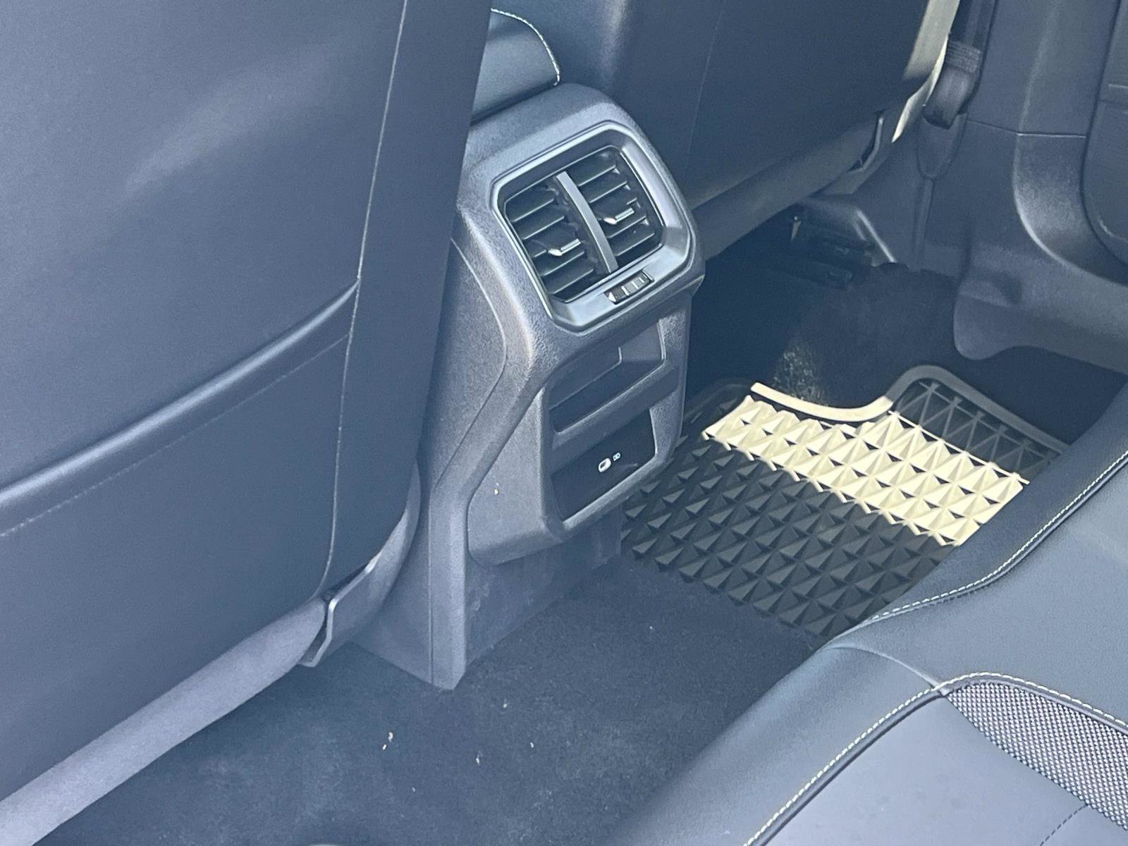 Certified 2023 Volkswagen Taos SE FWD image 21