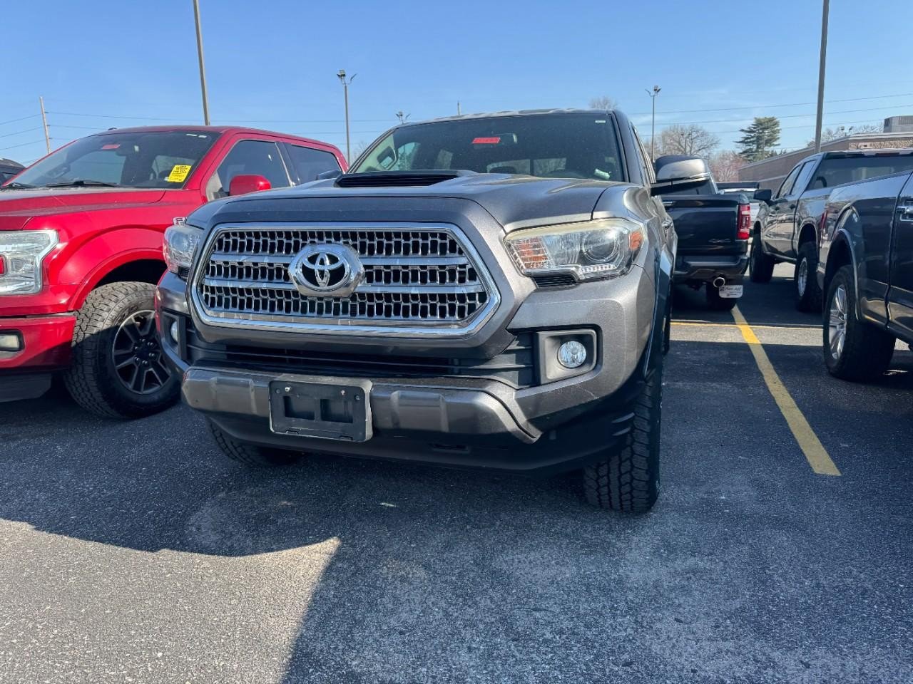 Used 2016 Toyota Tacoma TRD Sport w/ Towing Package image 7