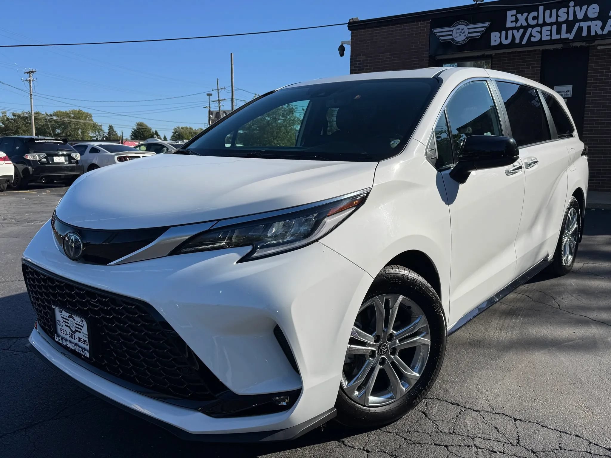 Used 2021 Toyota Sienna XSE AWD/4WD image 2