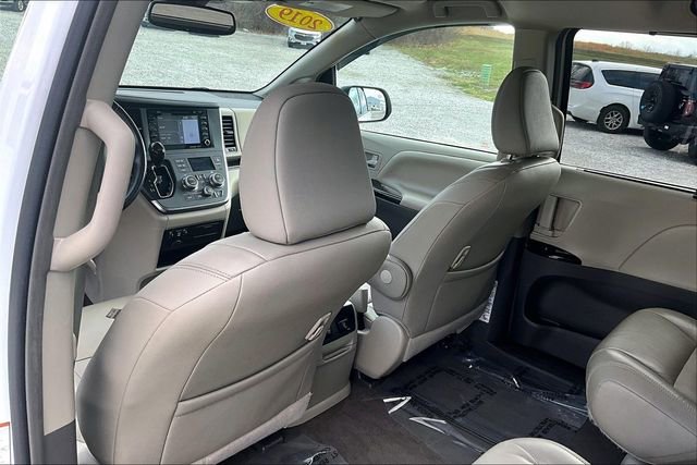 Used 2019 Toyota Sienna XLE w/ XLE Navigation Package image 36
