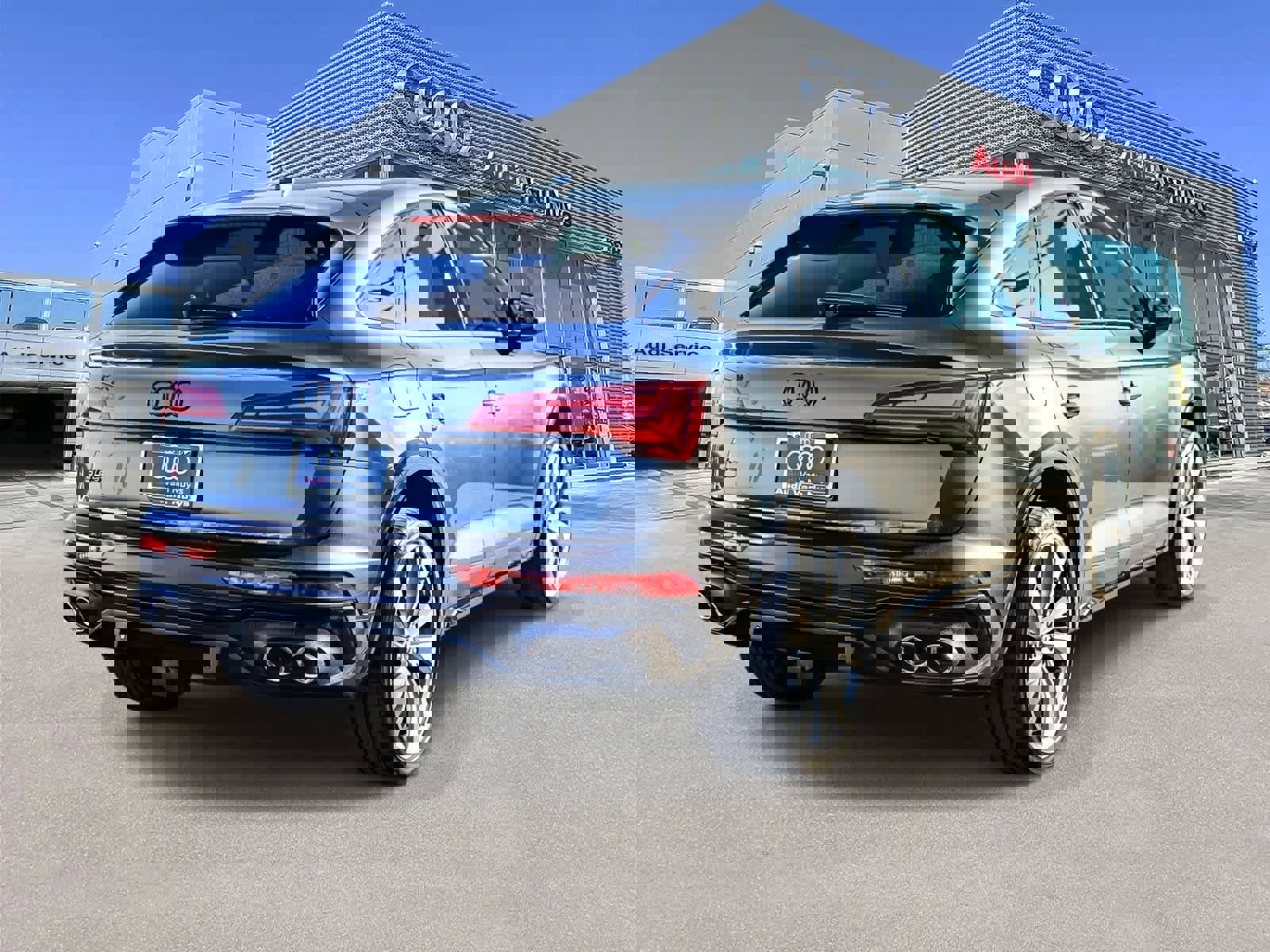 Used 2023 Audi SQ5 Premium Plus w/ Premium Plus Package image 4