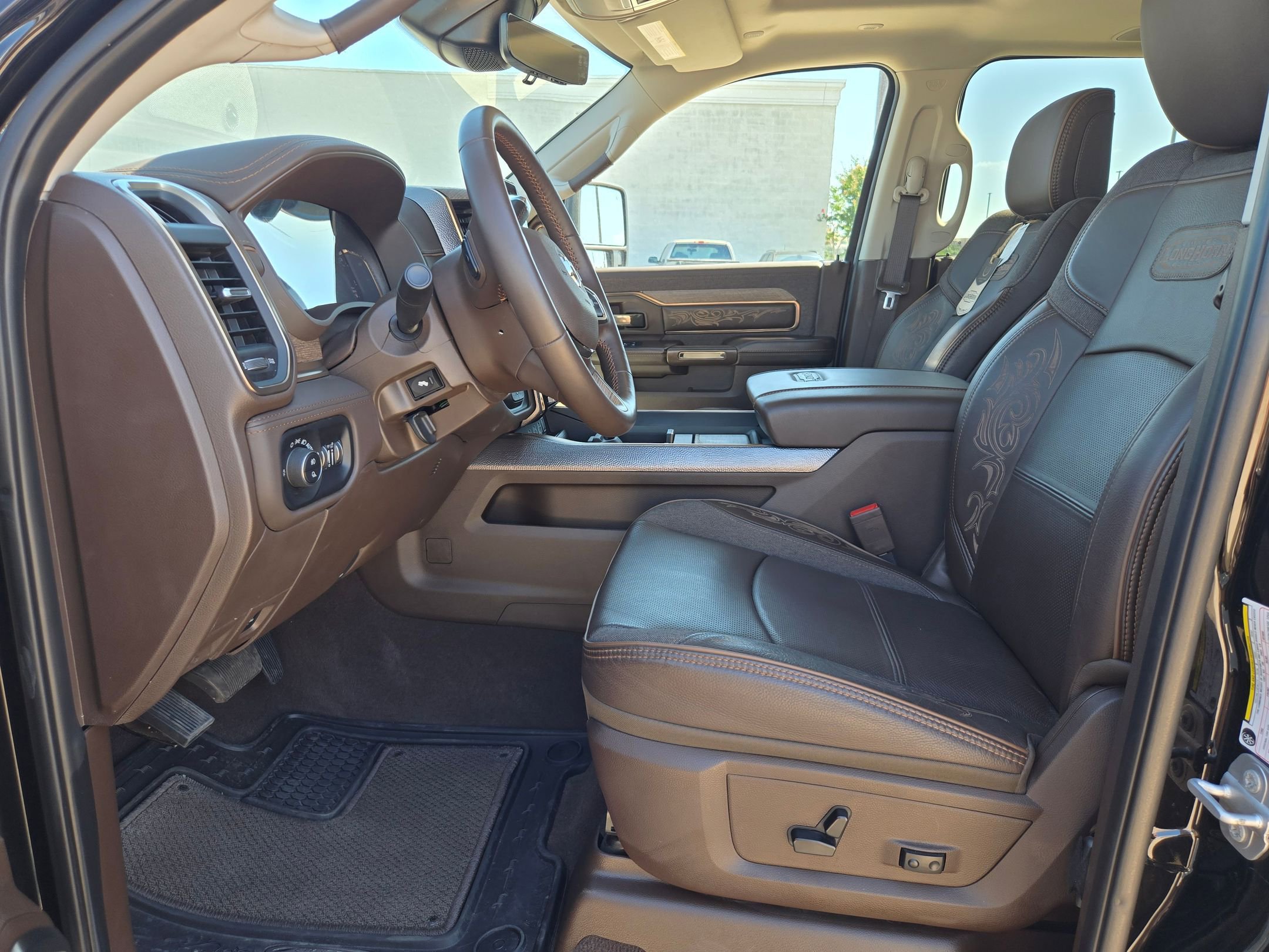 Used 2025 RAM 2500 Limited AWD/4WD image 9