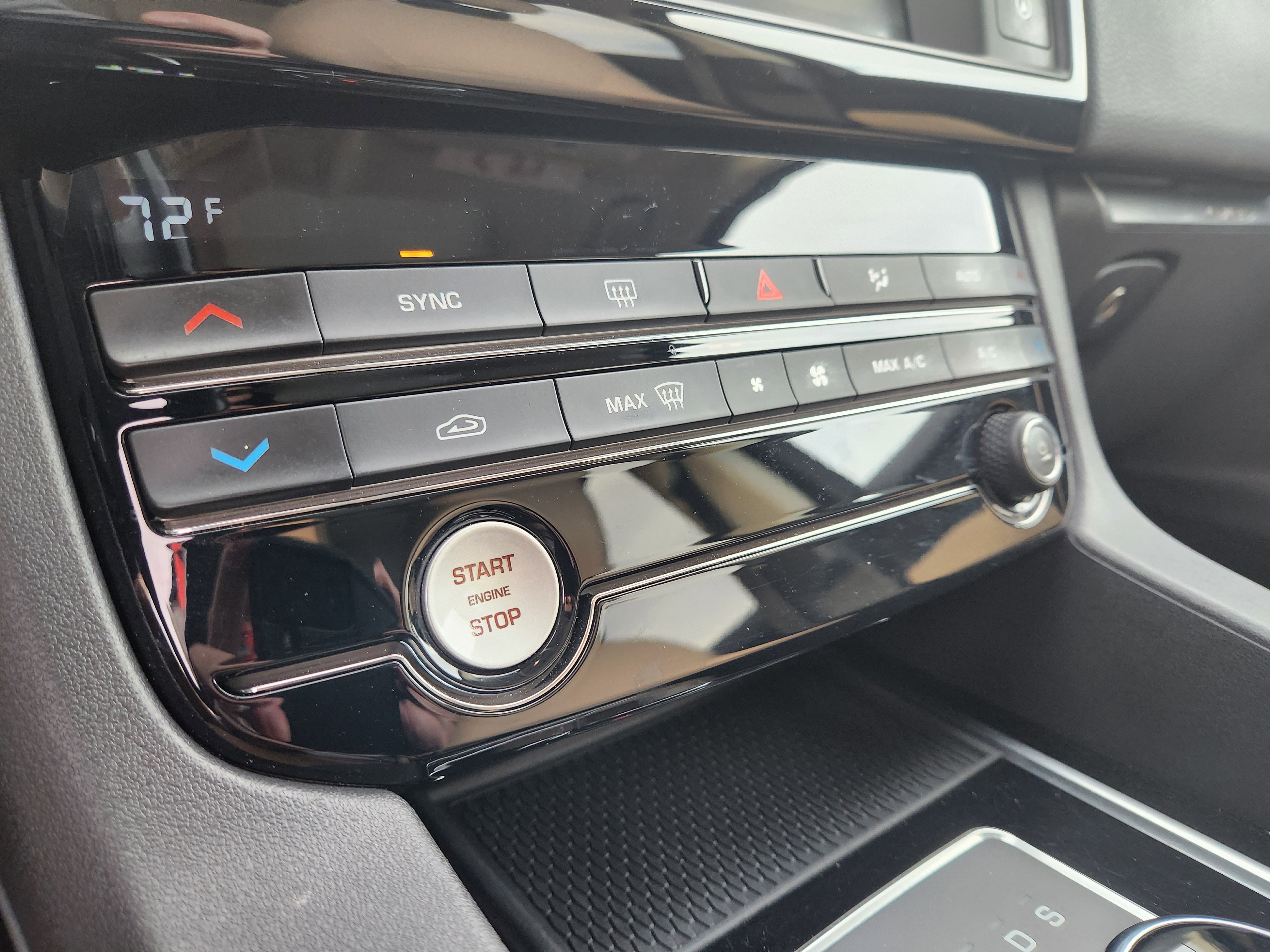 Used 2018 Jaguar F-PACE Premium image 30