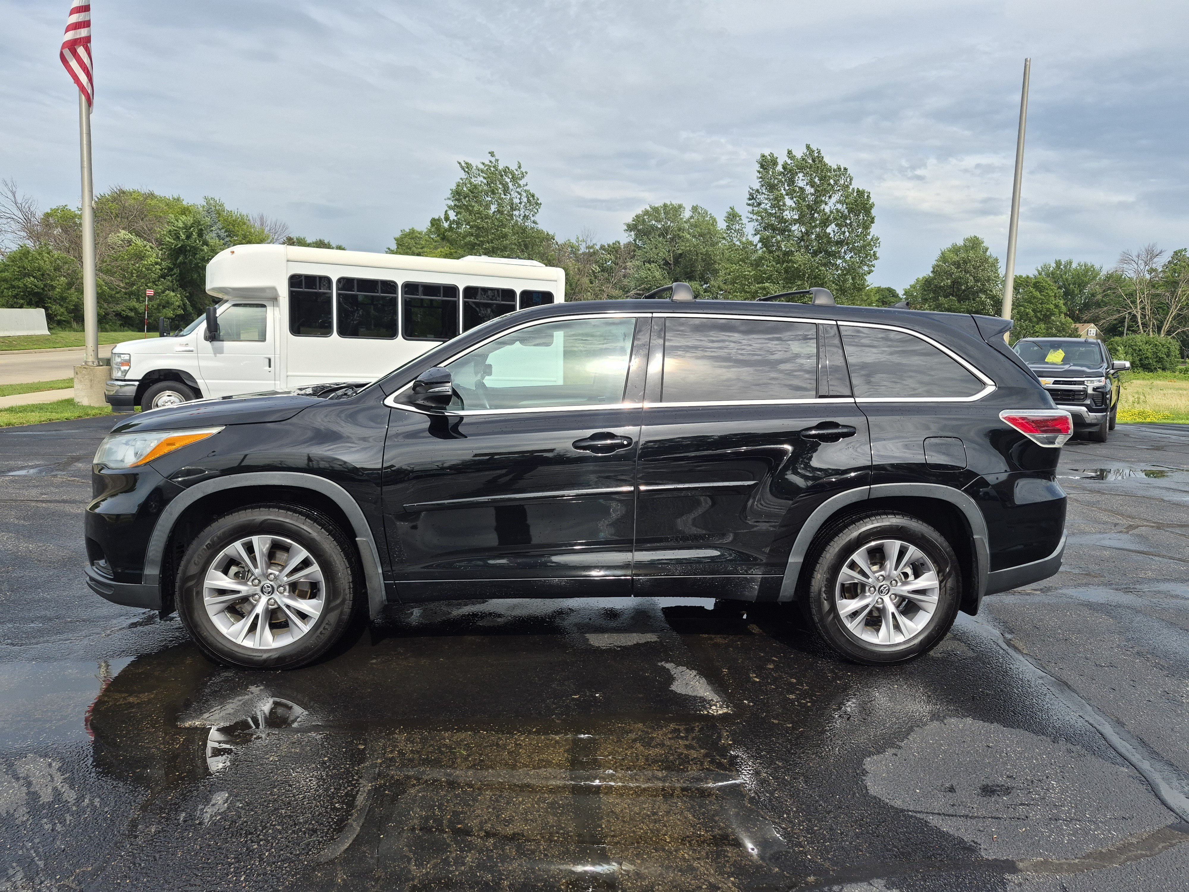 Used 2016 Toyota Highlander Plus AWD/4WD image 5
