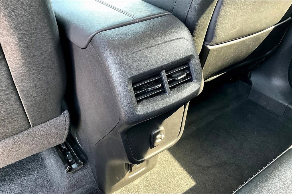 Used 2023 GMC Terrain SLT image 29