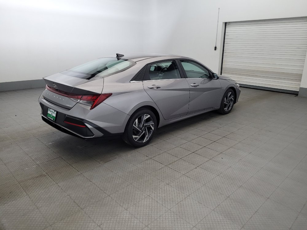 Used 2025 Hyundai Elantra Limited FWD image 10