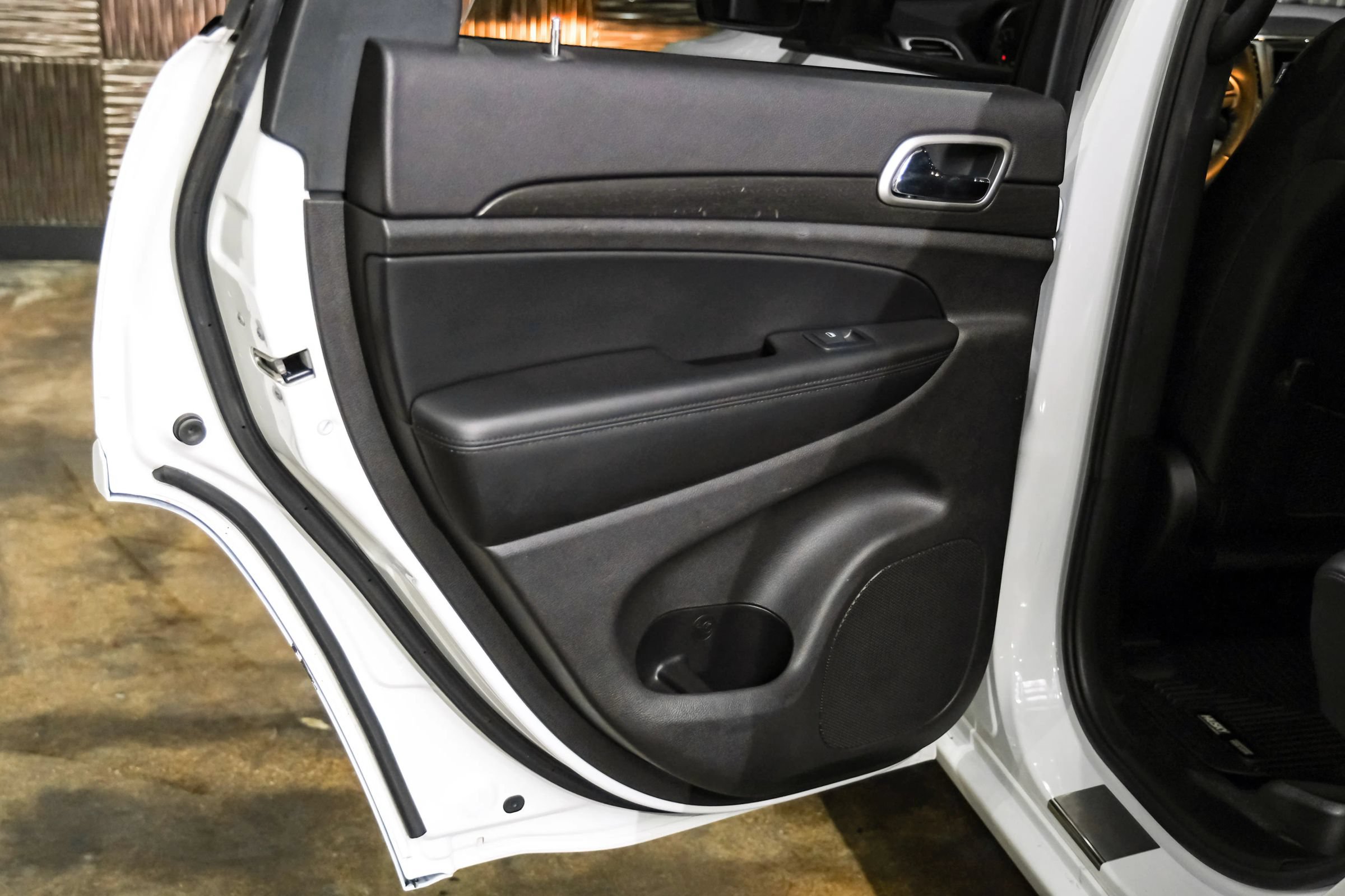 Used 2018 Jeep Grand Cherokee Altitude AWD/4WD image 43