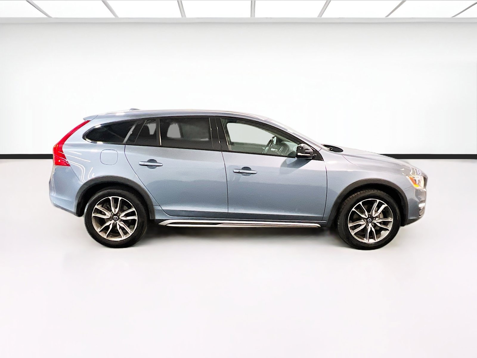 Used 2018 Volvo V60 T5 Cross Country w/ Convenience Package AWD/4WD image 24