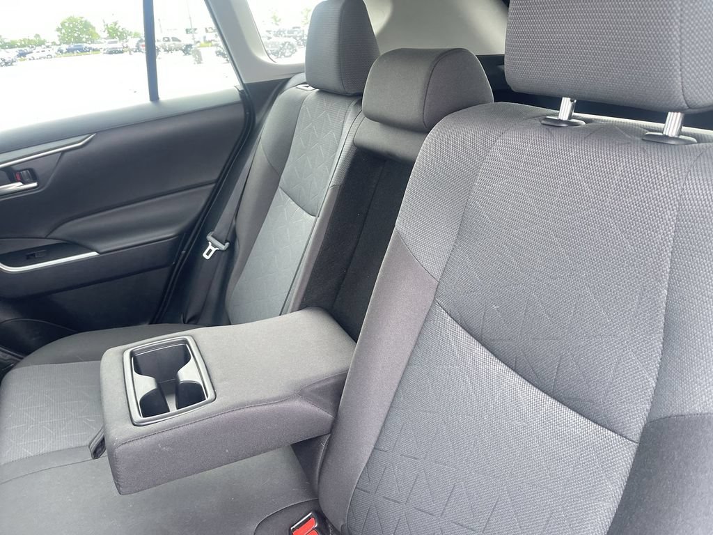 Used 2025 Toyota RAV4 XLE FWD image 35