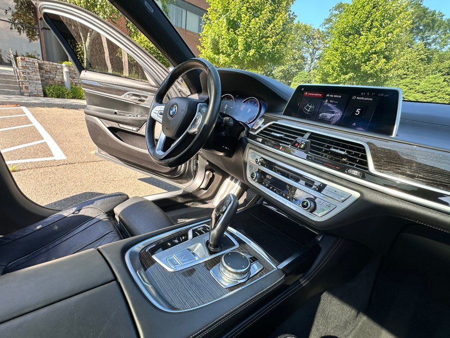 Used 2016 BMW 750i xDrive AWD/4WD image 18