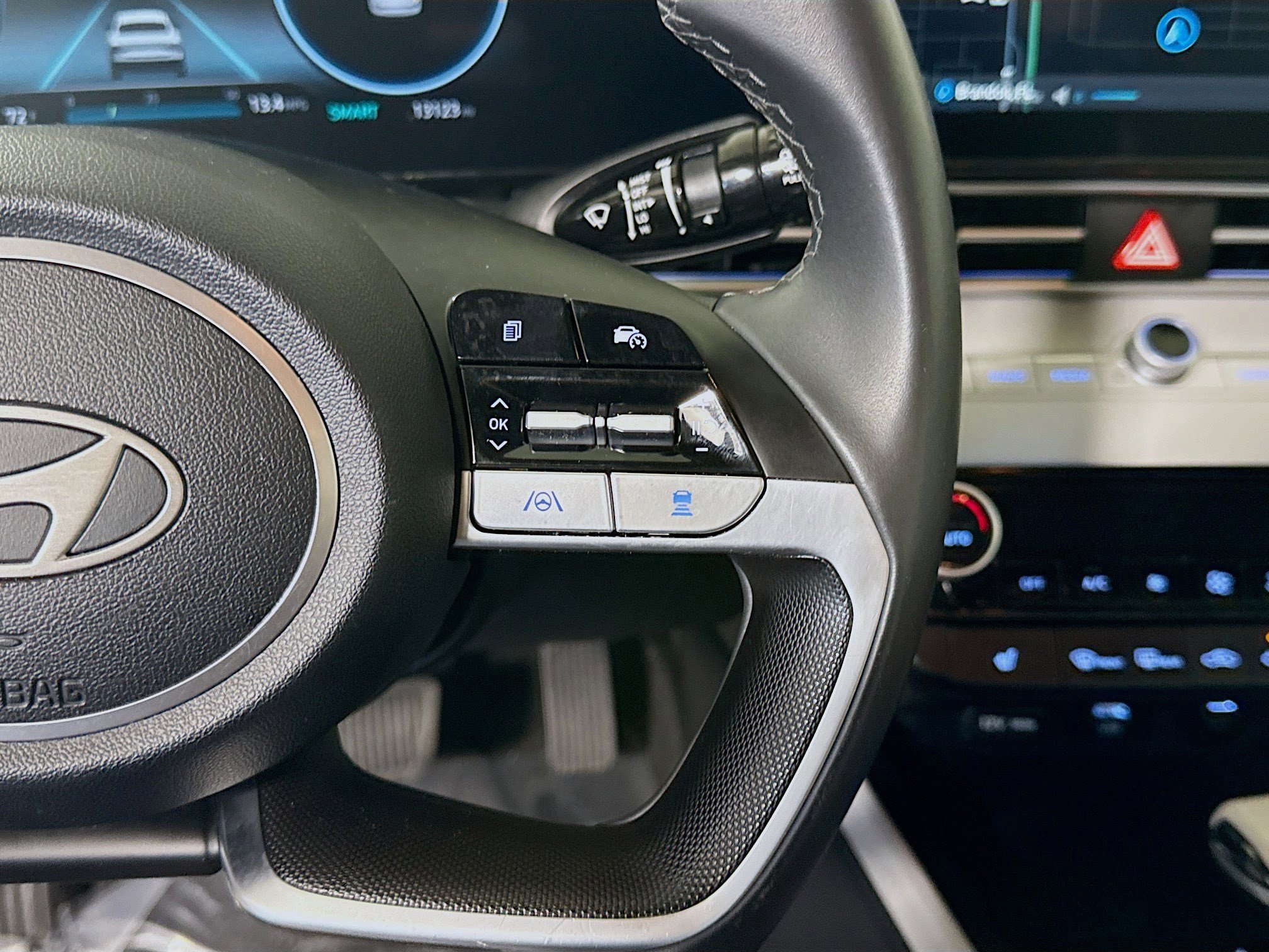 Used 2025 Hyundai Elantra Limited image 15